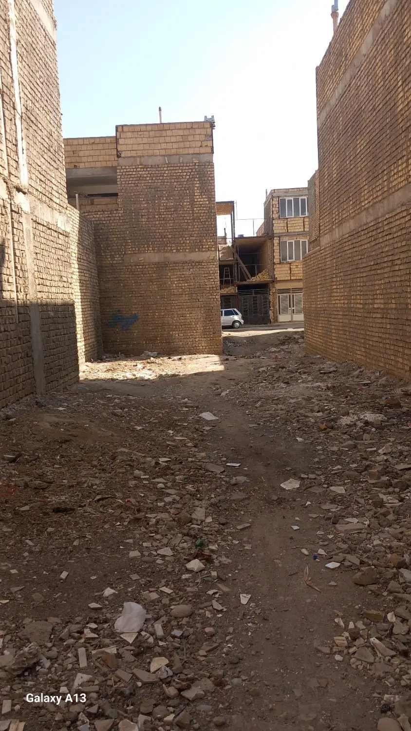 زمین نیمه قلفتی