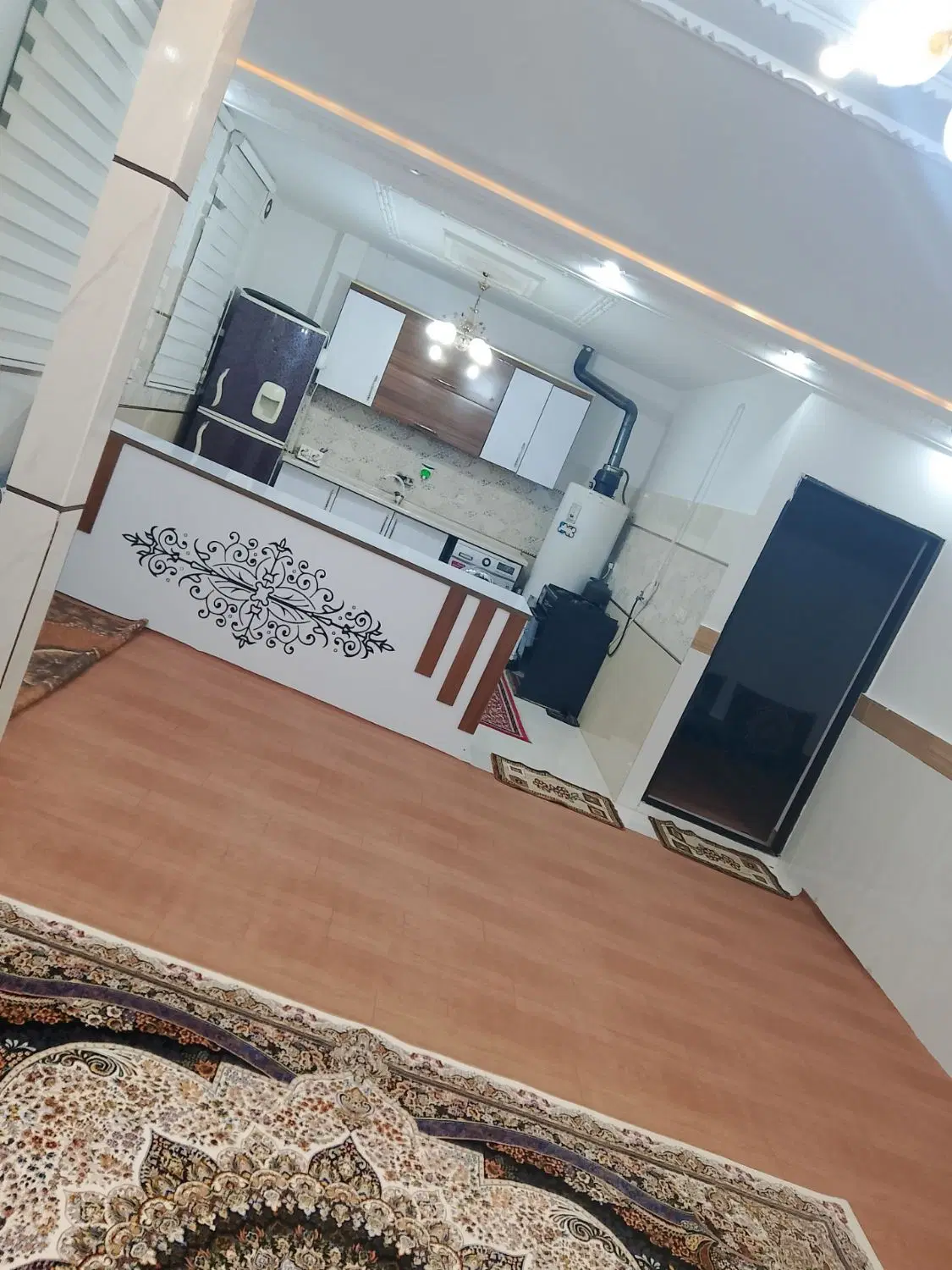 خانه مسکونی دو نبش ۳طبقه نزدیک خیابان کوچه ۱۰متری