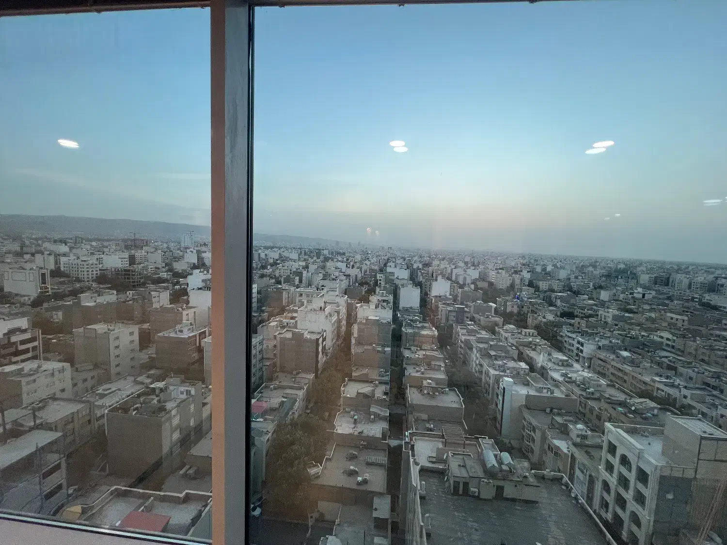 اداری ۴۰ متری دونبش برج پاژ