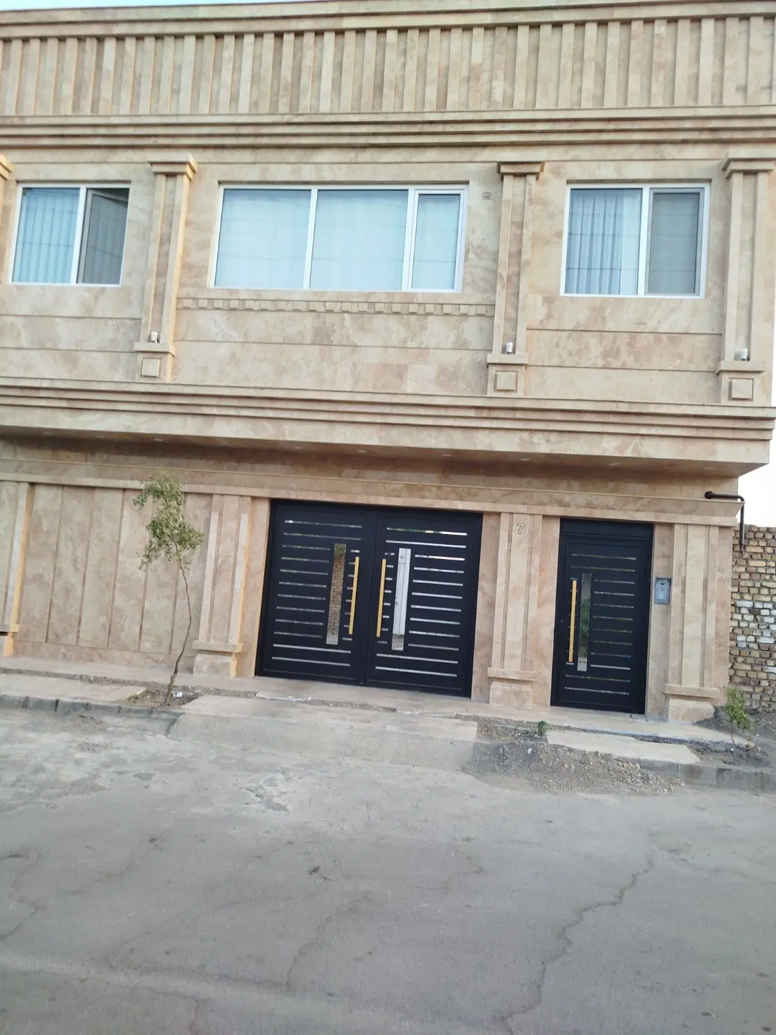 خانه ویلایی ۲۵۰ متری(ابتدای جاده شاندیز)