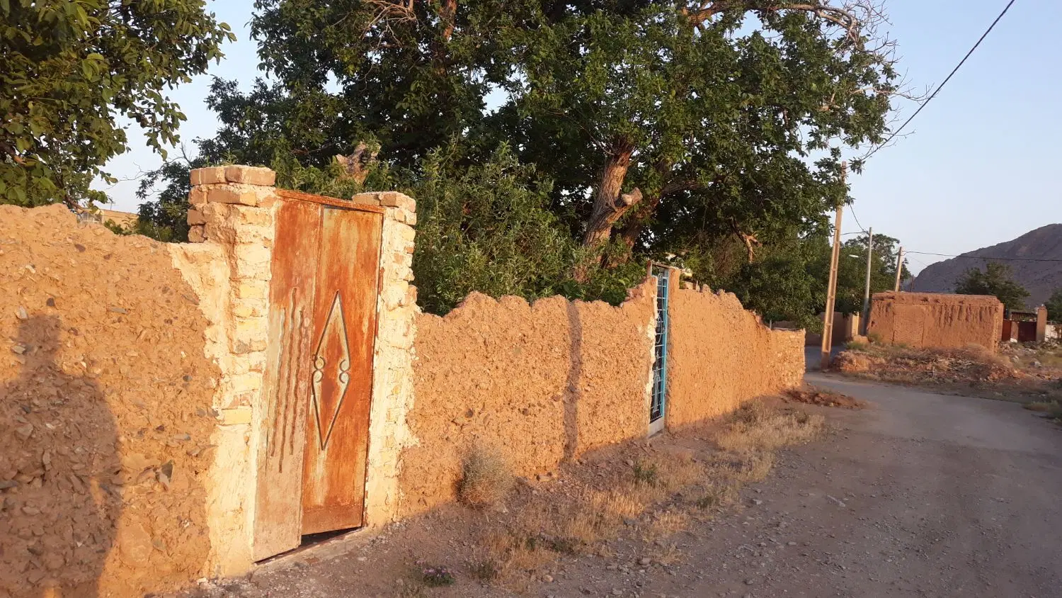 باغ ۴۰۰ متری روستای چنار مسیر مشهد اردهال