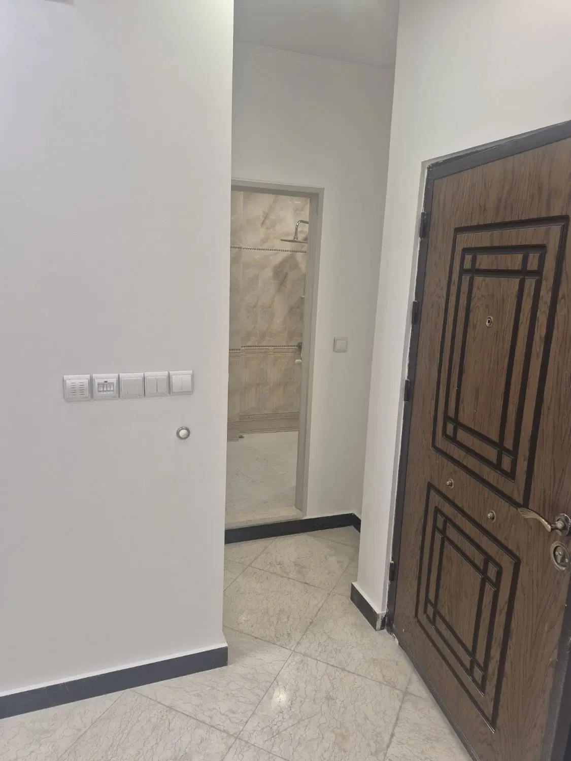 طبقه ۳ با پارکینگ غیر مزاحم ۶۷.۹ متر - ۵ سال ساخت
