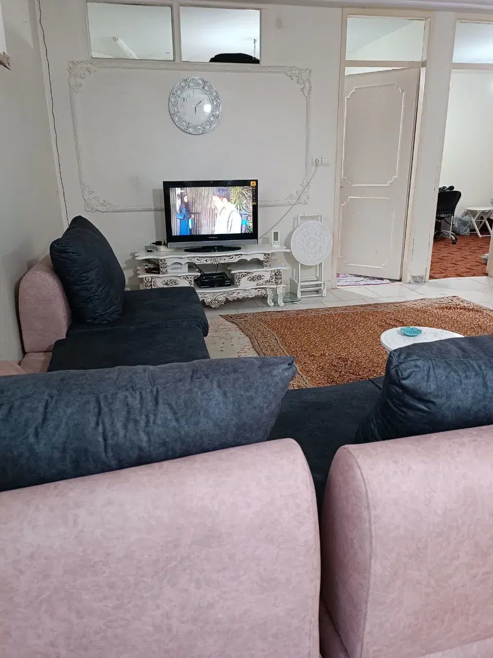 جنب مترو شهران زیر همکف