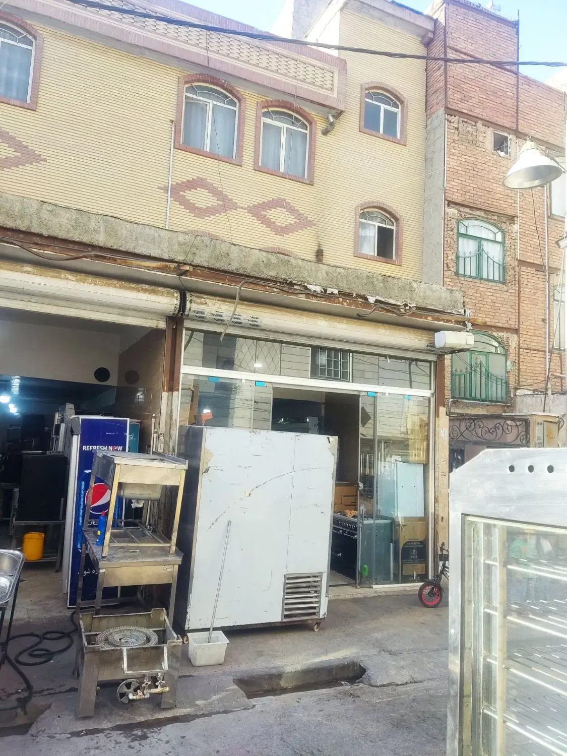 ملک ۱۲۰متری در بازار مبل نعمت اباد