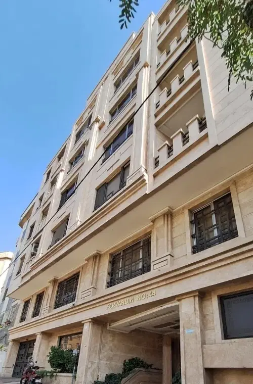 ۸۲ متر واحد جلو ولیعصر فروش فوری