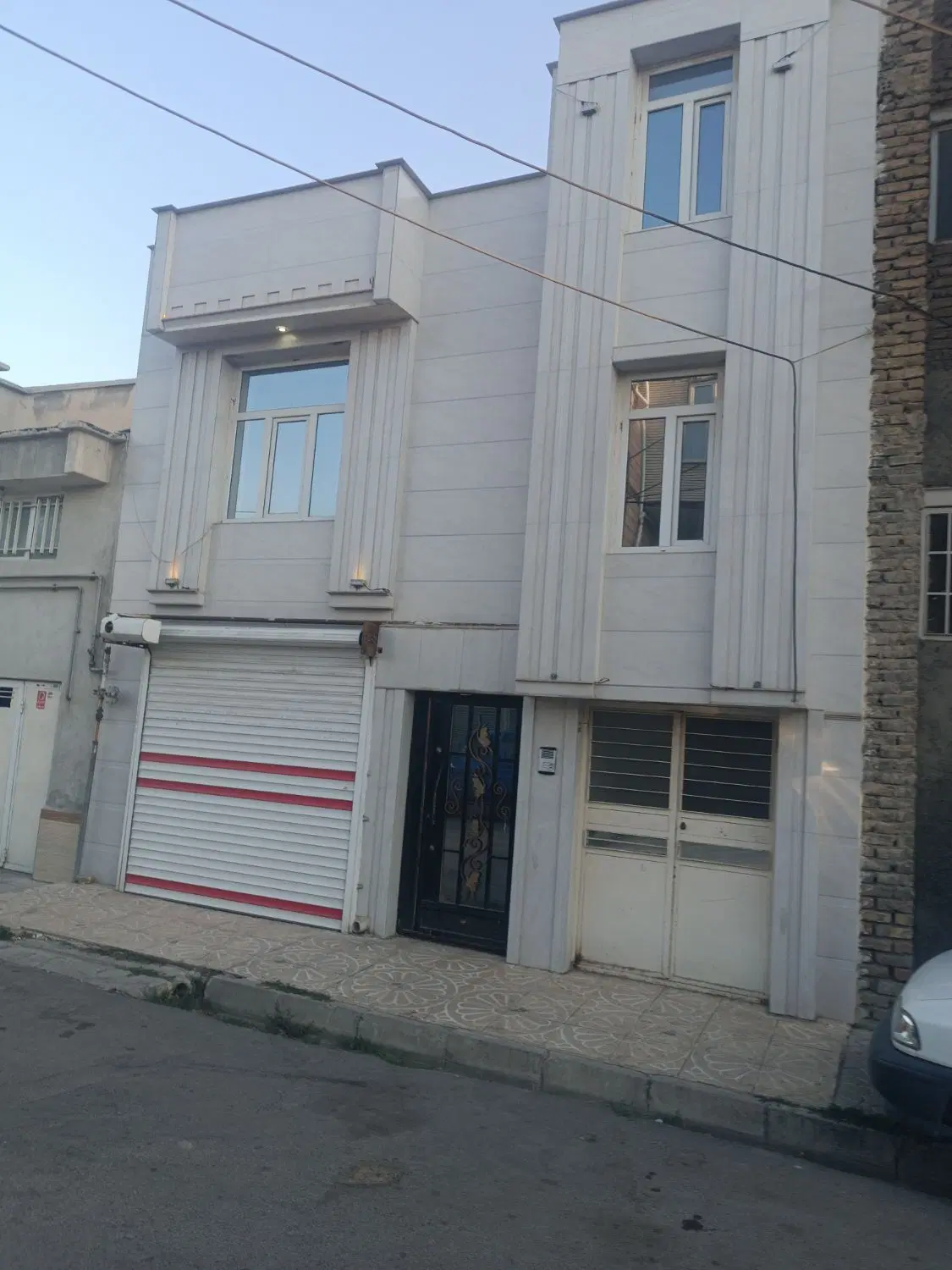 حیاط واقع در خیابان نور