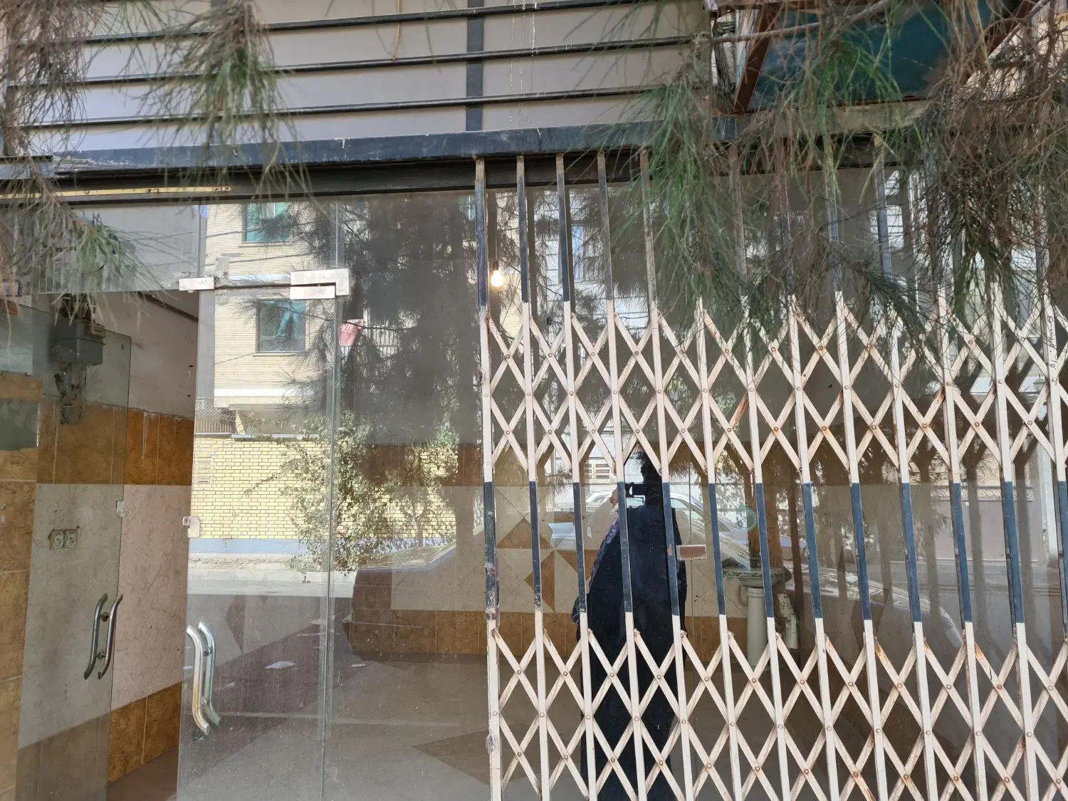 مغازه ۲۲ متر اندیشه فاز یک