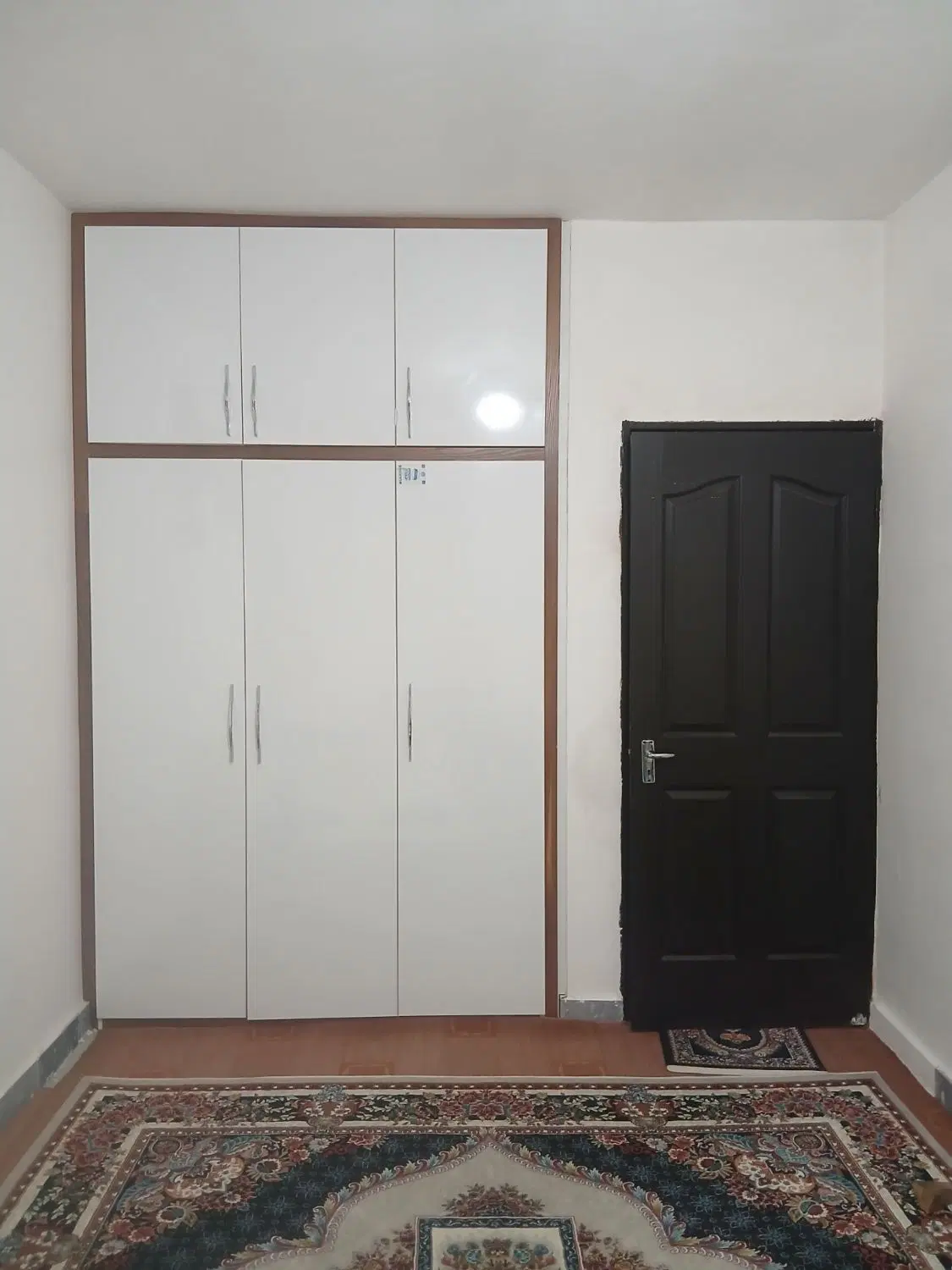 ساختمان آپارتمانی