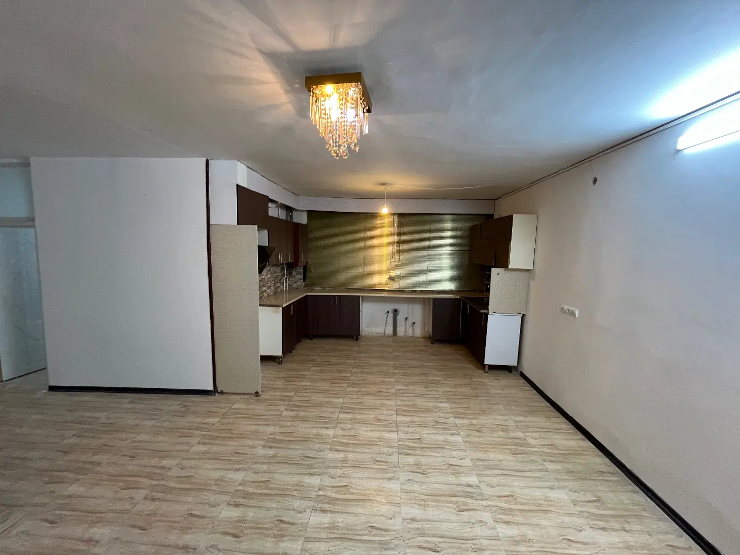 اپارتمان ۹۰ متری شاملو ۶  تمیز
