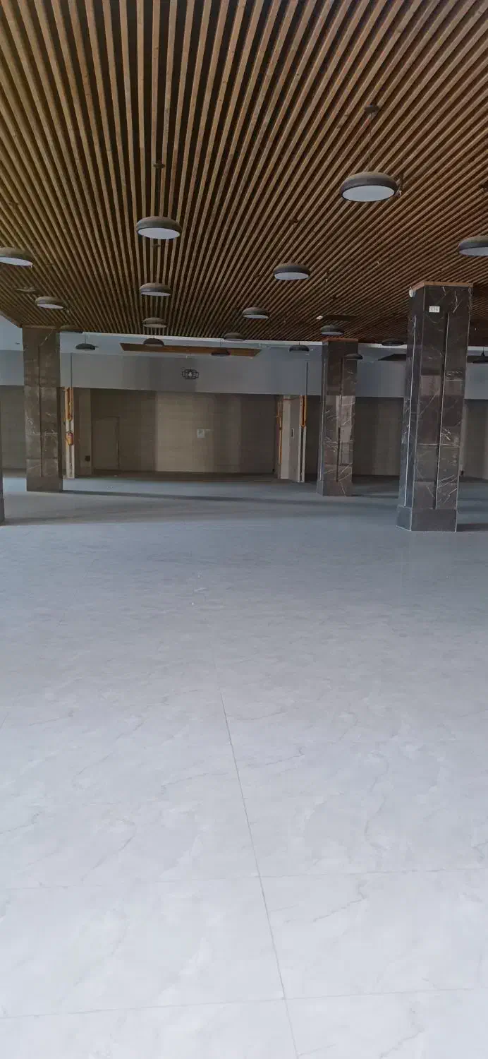 فوت کورت ۶۳متر اشپزخانه ۱۵۰متر سالن پذیرایی