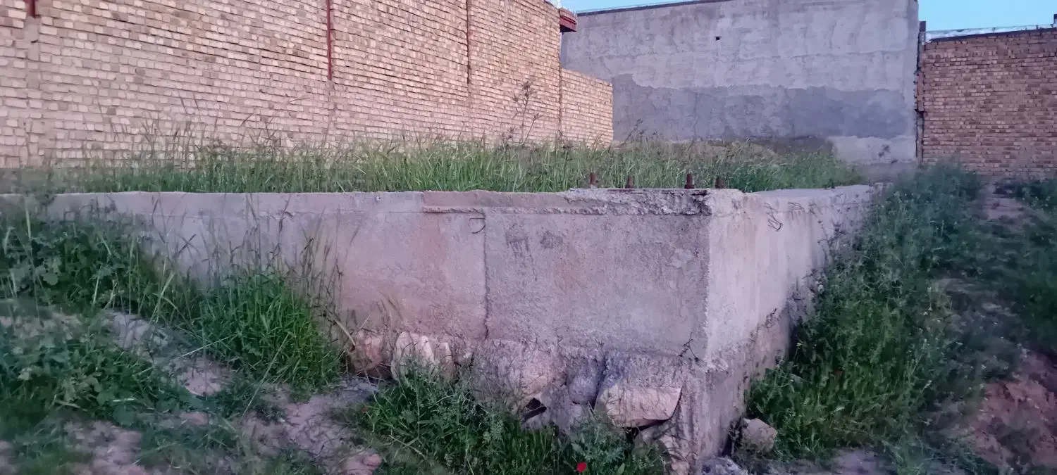 سلام  زمین فوق  به متراژ 233 عرض 7 متر میباشد