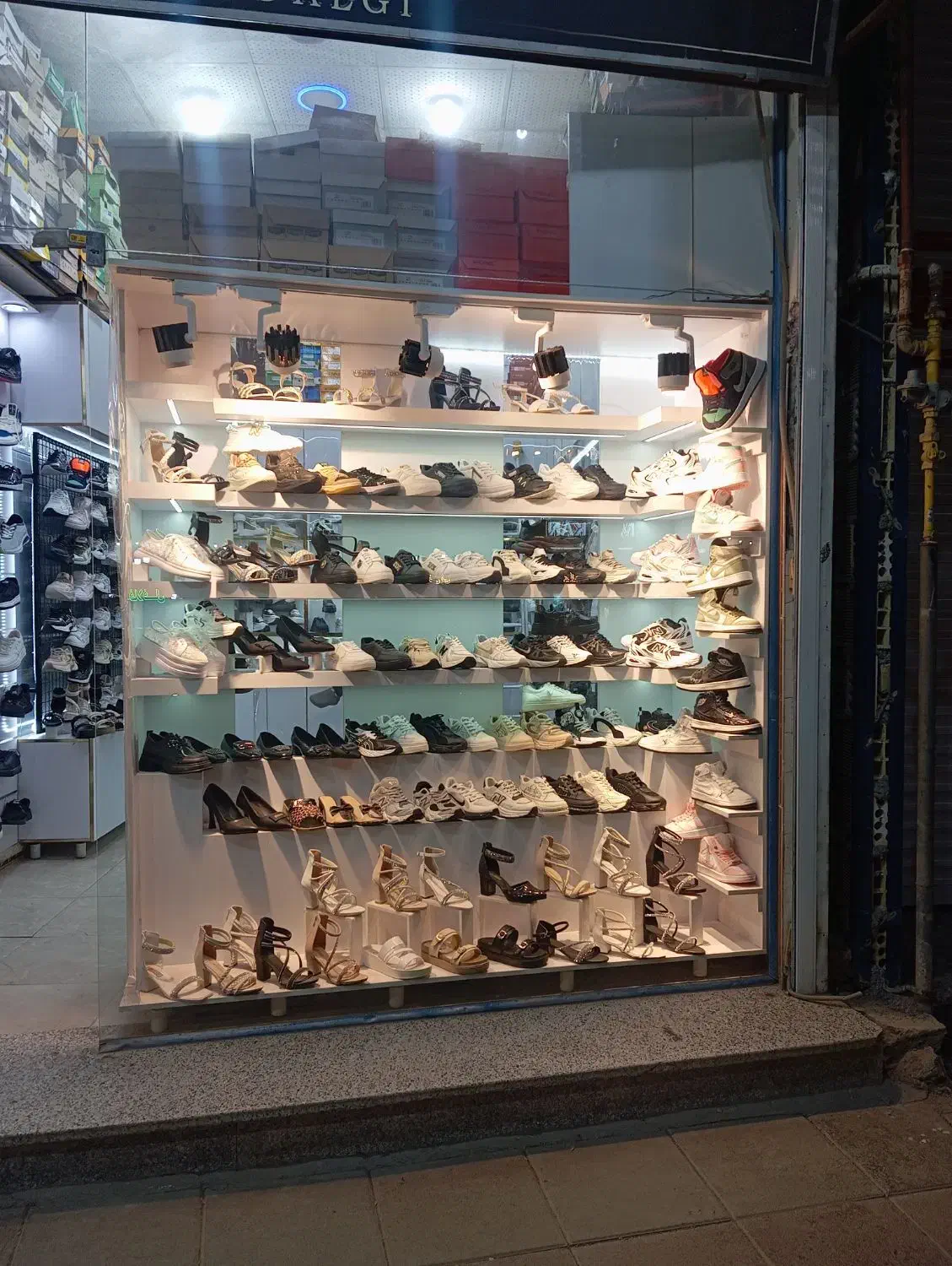 مغازه فروشی در کبودراهنگ خیابان امام