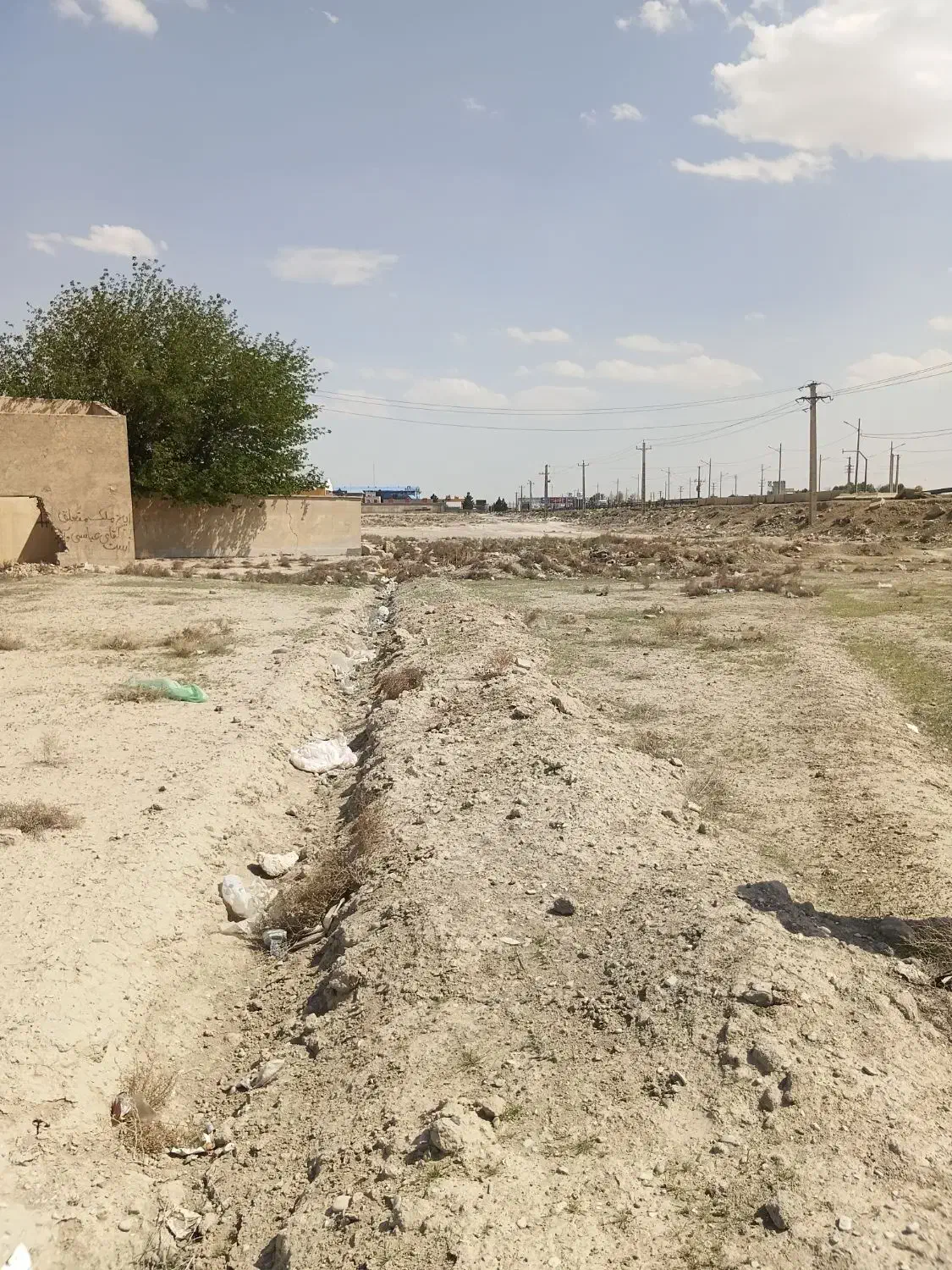 ۲۰۰۰ متر زمین فروشی در جاده رباط کریم