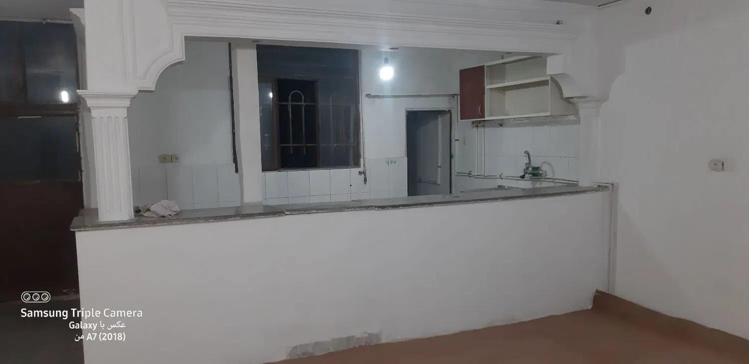 طبقه دوم  با صحنه حیاط  حدود ۹۰متر
