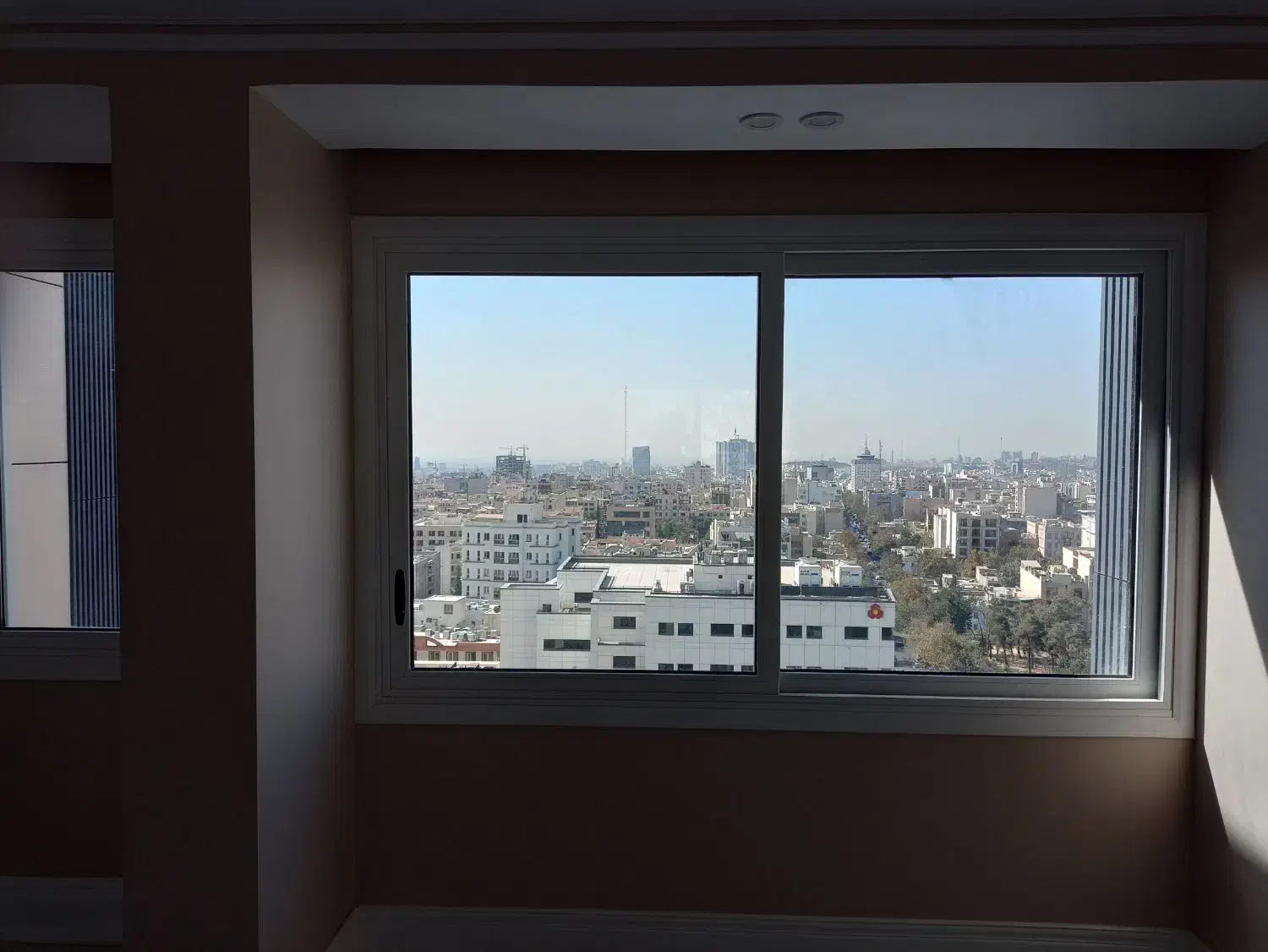 پاسداران .گلستانها برج باغ۱۸۰ متر