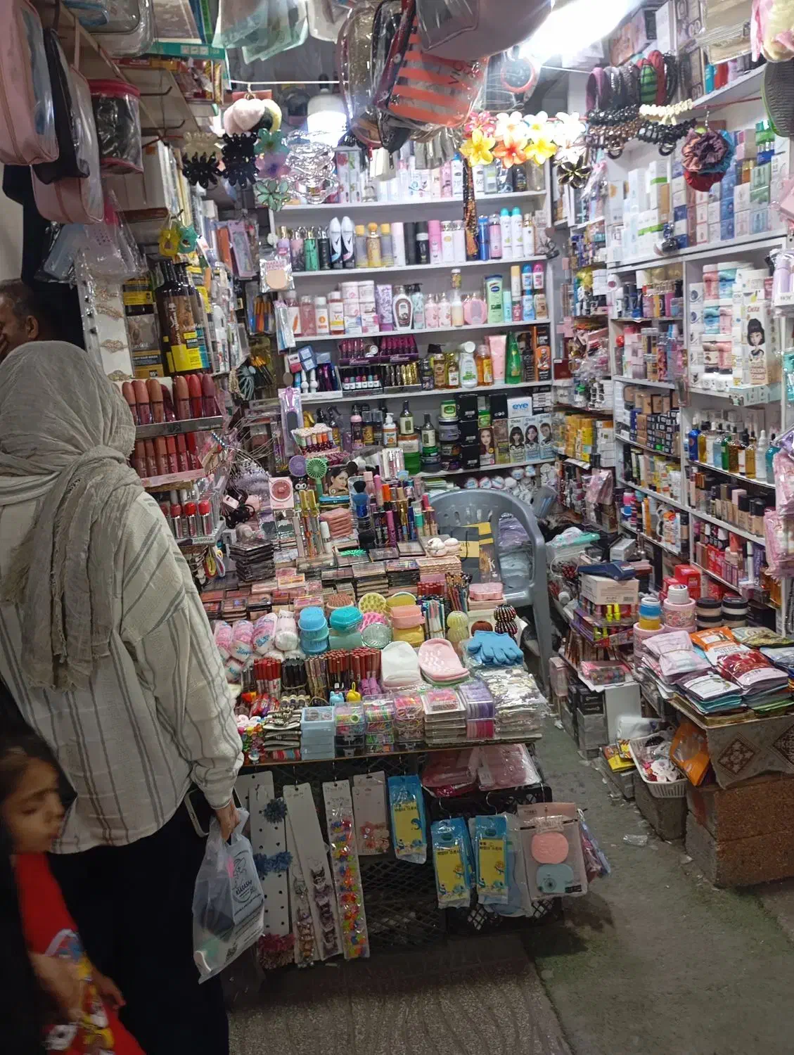 دکه کرایه ای سر پاساژ حقیقت