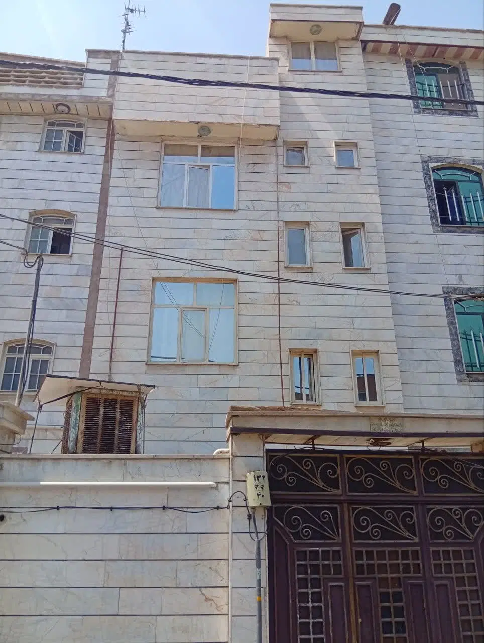 خانه ویلایی سه طبقه بر ۵