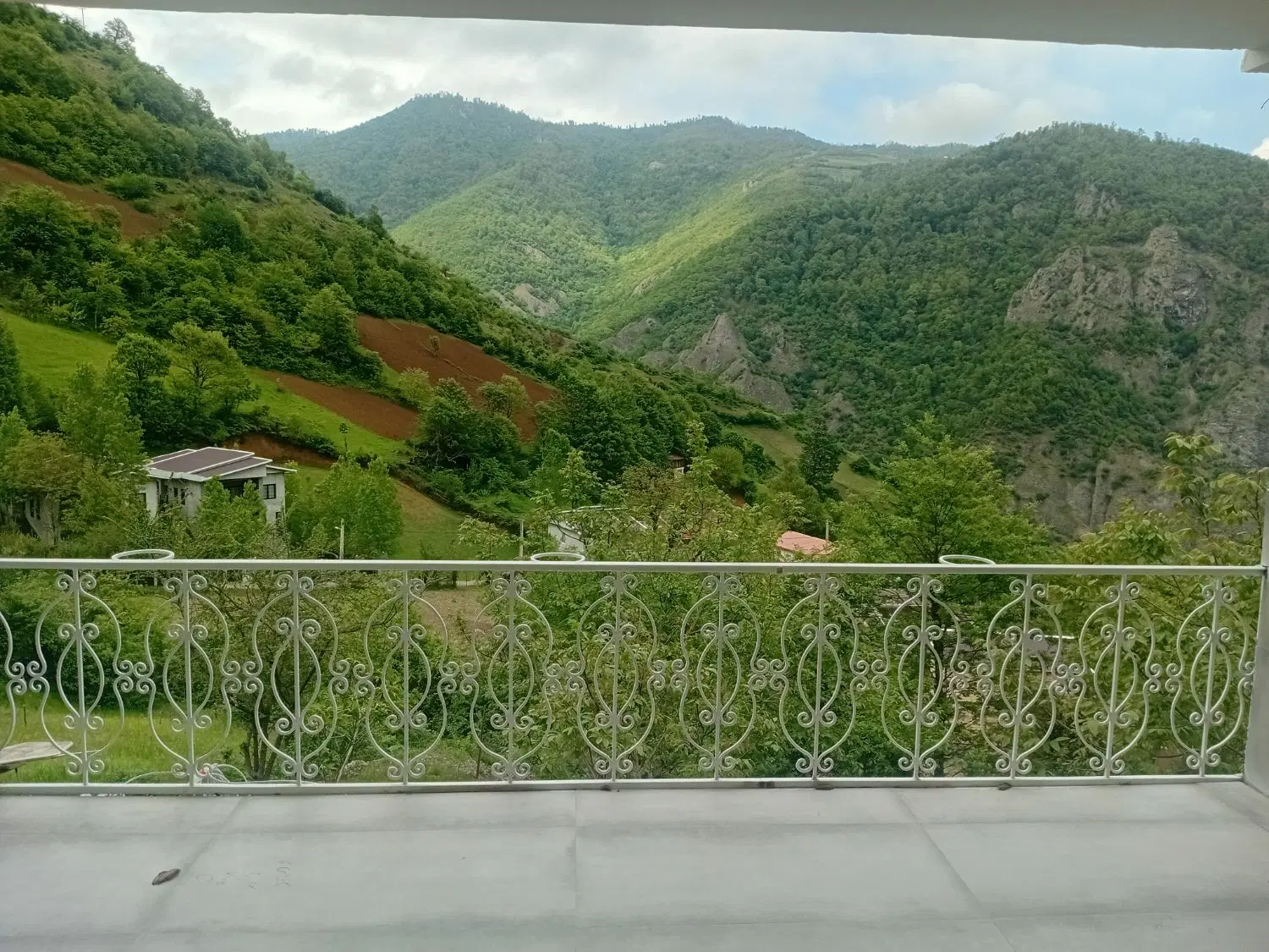 نزدیک آبشار شیله وشت