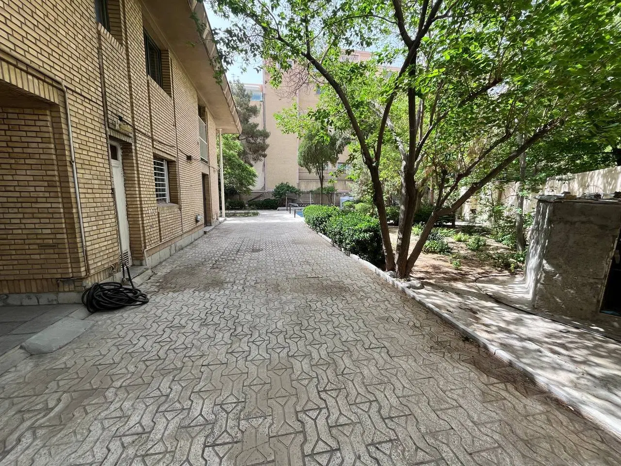 اجاره ویلایی ۱۰۰۰ متری تاپ لوکیشن خانه اصفهان