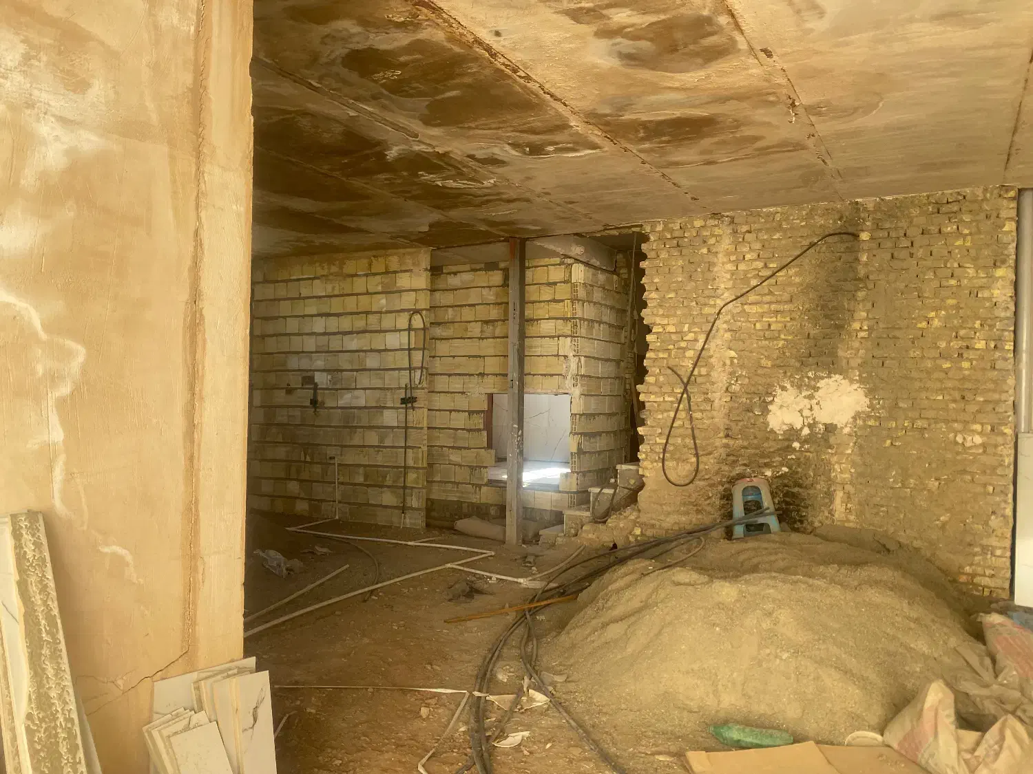 زمین نیمه ساخت