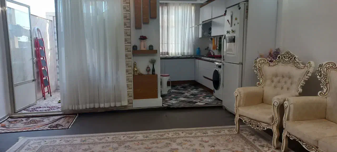 واحد ۱۰۰ متری شیک سی متری بالا