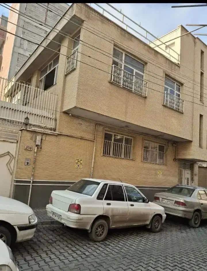 آپارتمان طبقه دوم