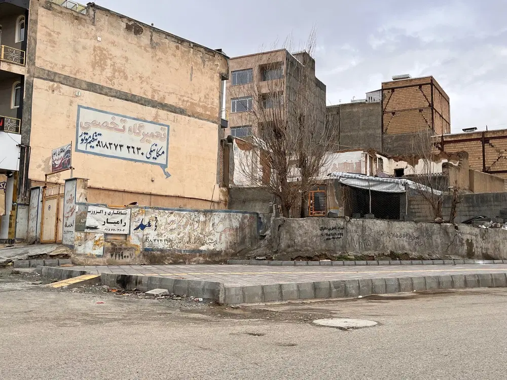 اجاره مغازه حیاط بزرگ روخیابان اصلی۱۰۰ تمن ۲۰ملیون