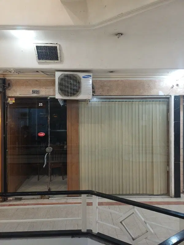 ۱۳ متر مغازه با ۱۳ انبار تجاری صادقیه ط همکف پاساژ