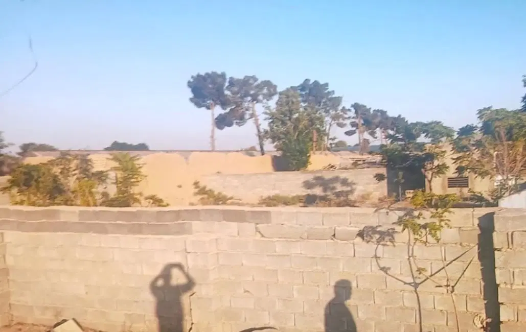 زمین چهار دیواری