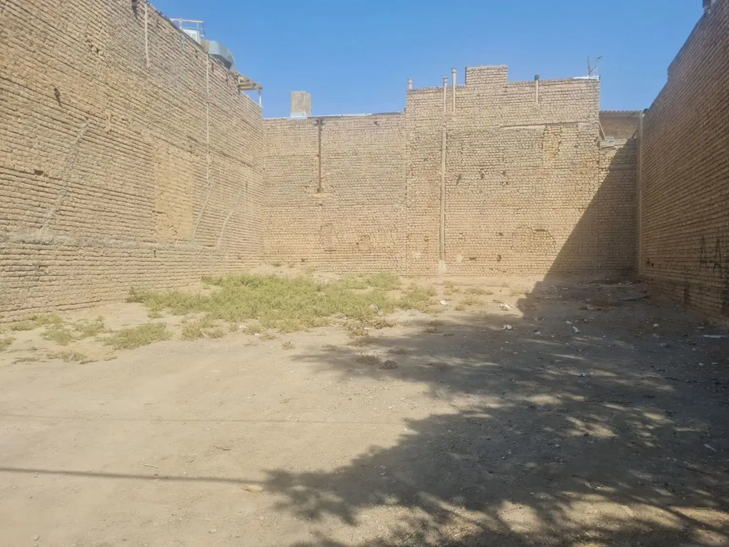 زمین ۲۶۰متر