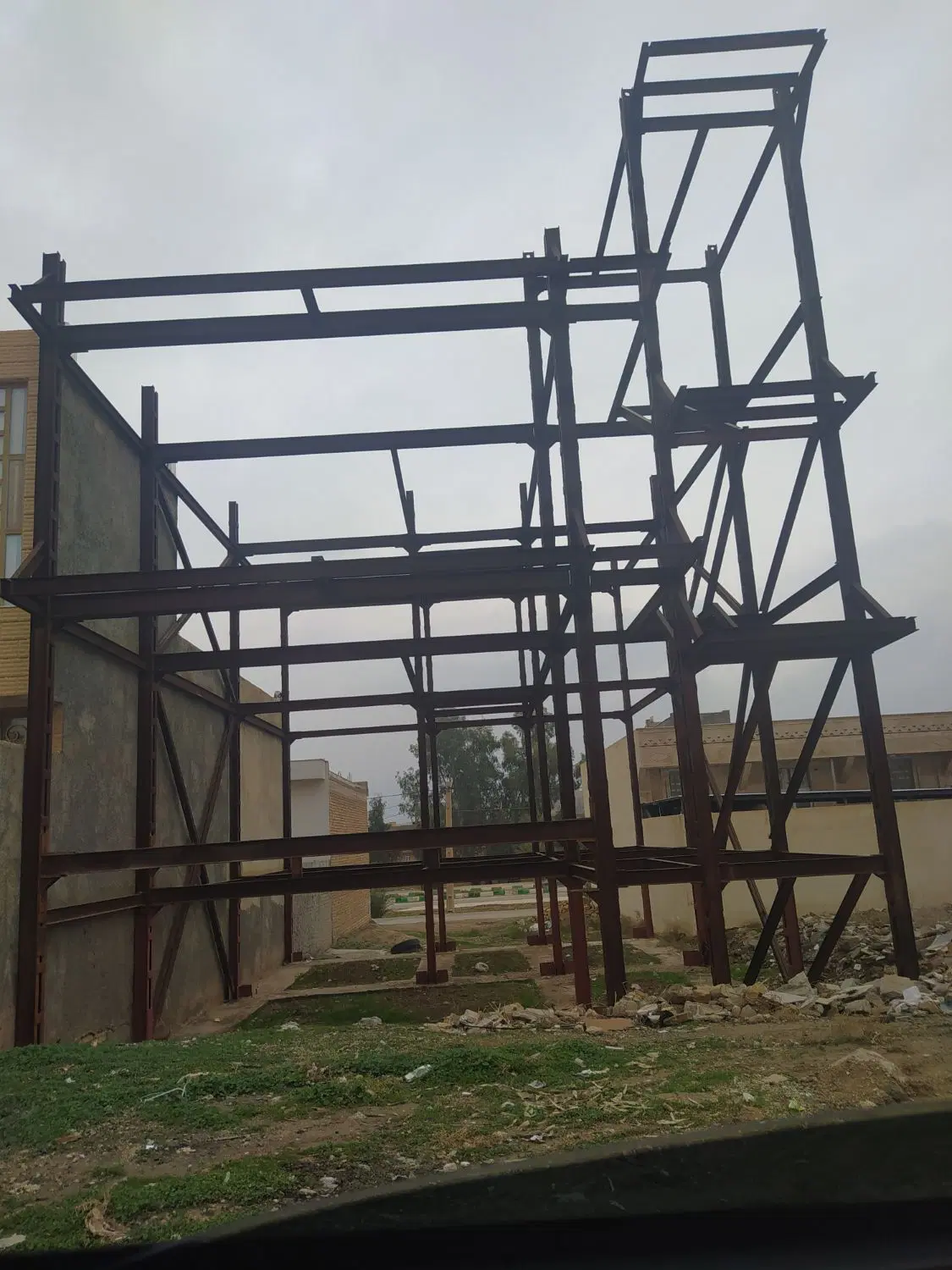 خانه اسکلت ۲ طبقه و پیلوت