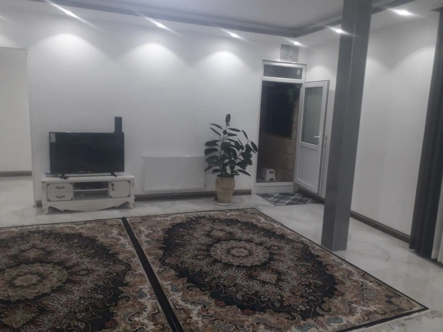 منزل مسکونی بلوار دکتر حسینی عبور مجزا
