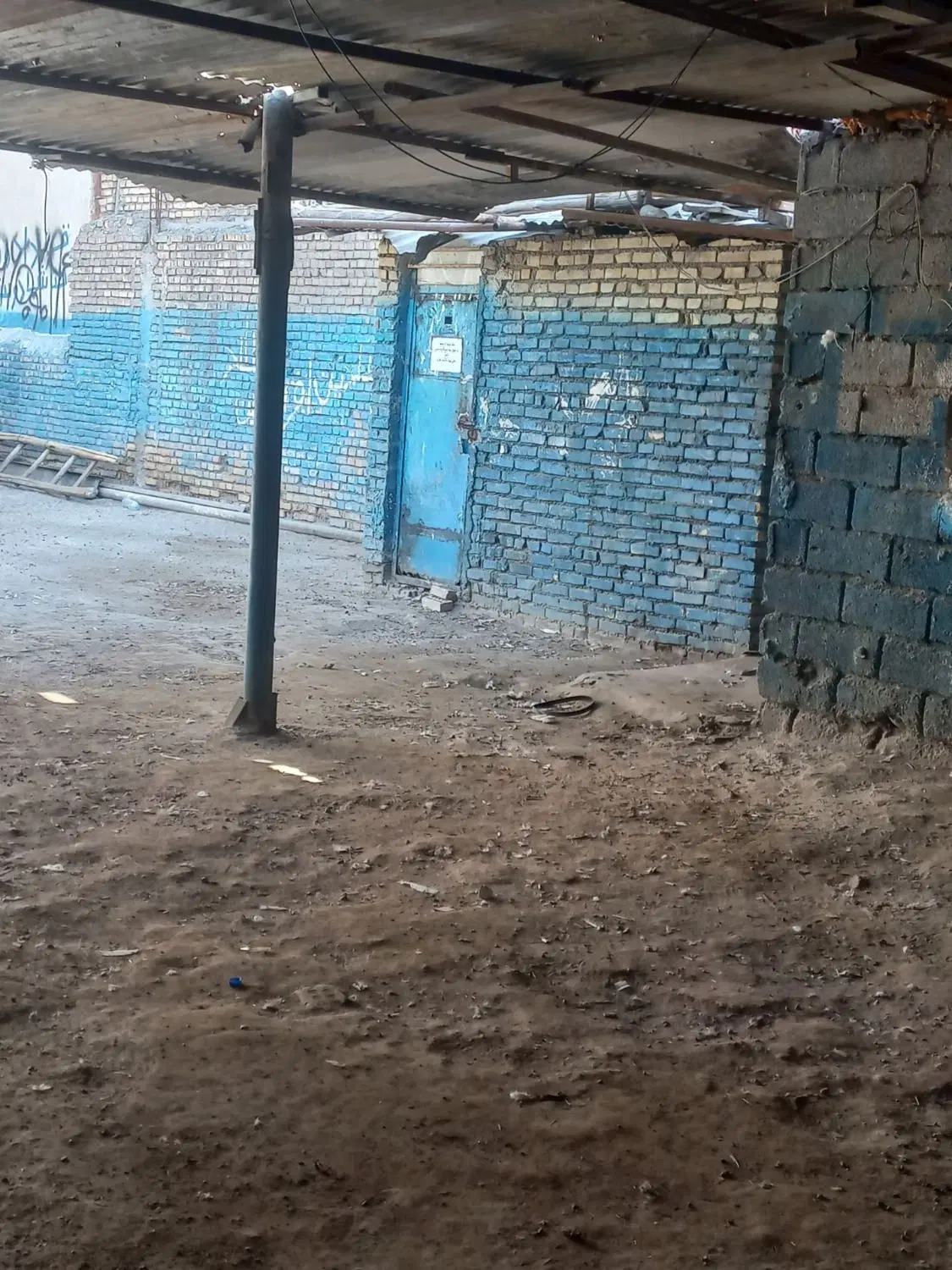 این گاراژ به مساحت ۳۲۰ متر رهن و اجاره داده میشود