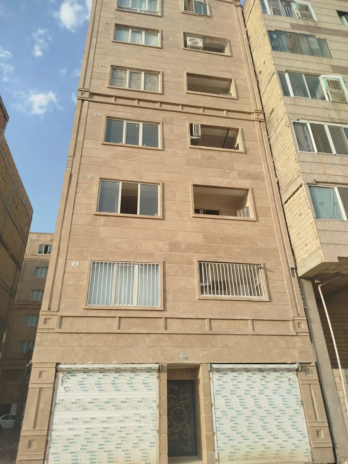 یک واحد آپارتمان 105 متری