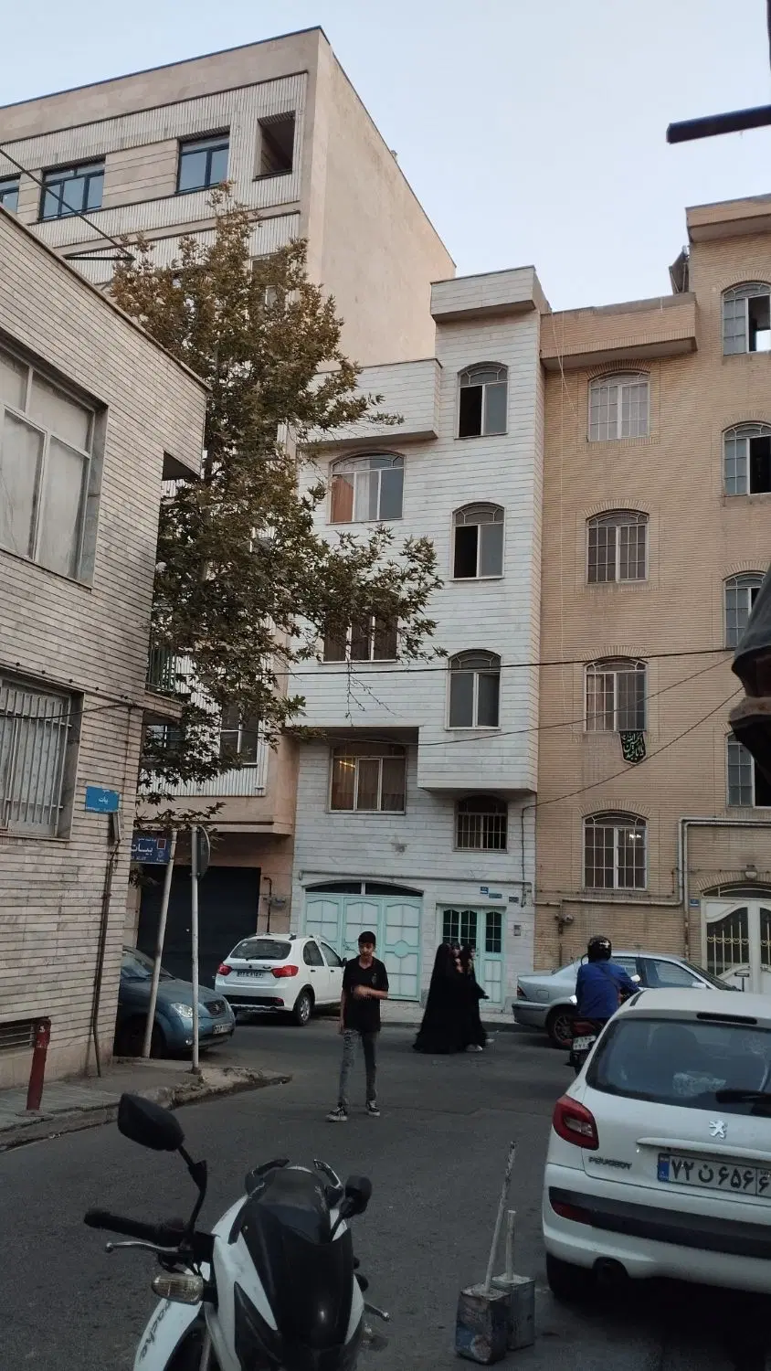 ساختمان سه واحدی بصورت یکجا ،خ تقی ئی