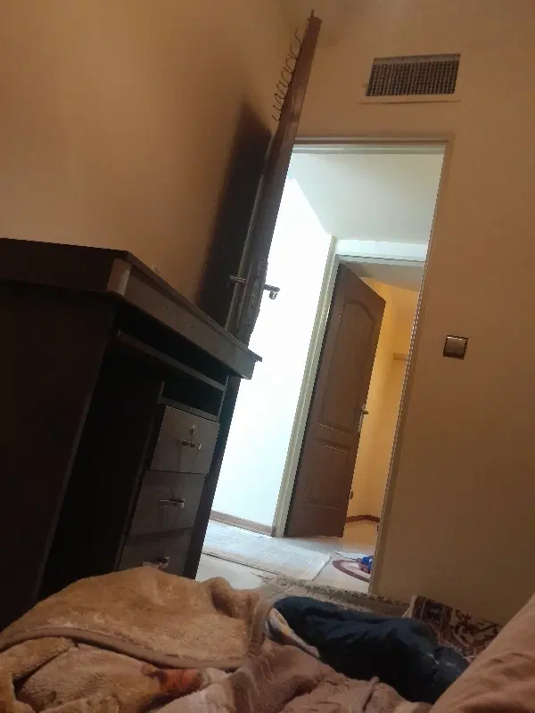 به یک همخانه خانم