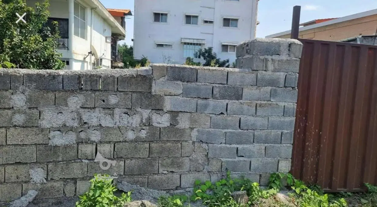زمین نزدیک حرم با مغازه تجاری