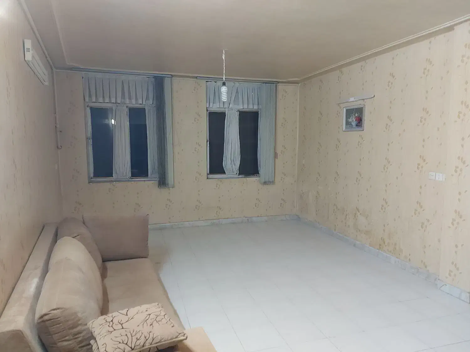 آپارتمان 98 متری  همکف محدوده عباس آباد، دستوری