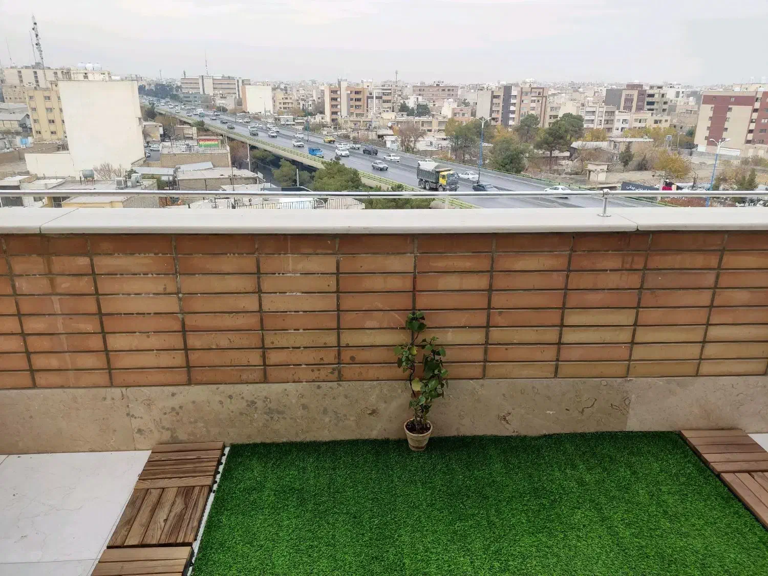 آپارتمان دوخوابه طبقه ششم نزدیک پارک قلمستان