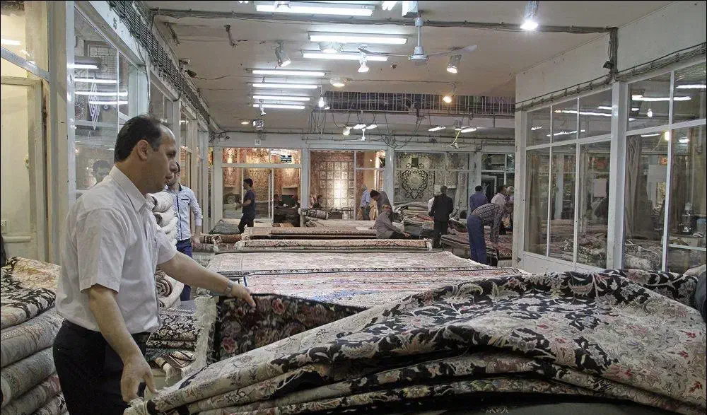 مغازه در بازار بزرگ