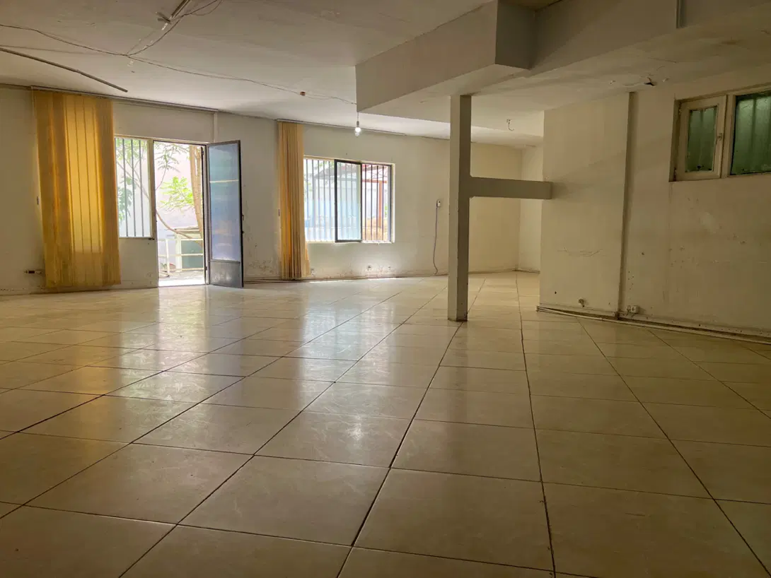 بالای میدان کاج ۲۷۰ متر اداری تجاری