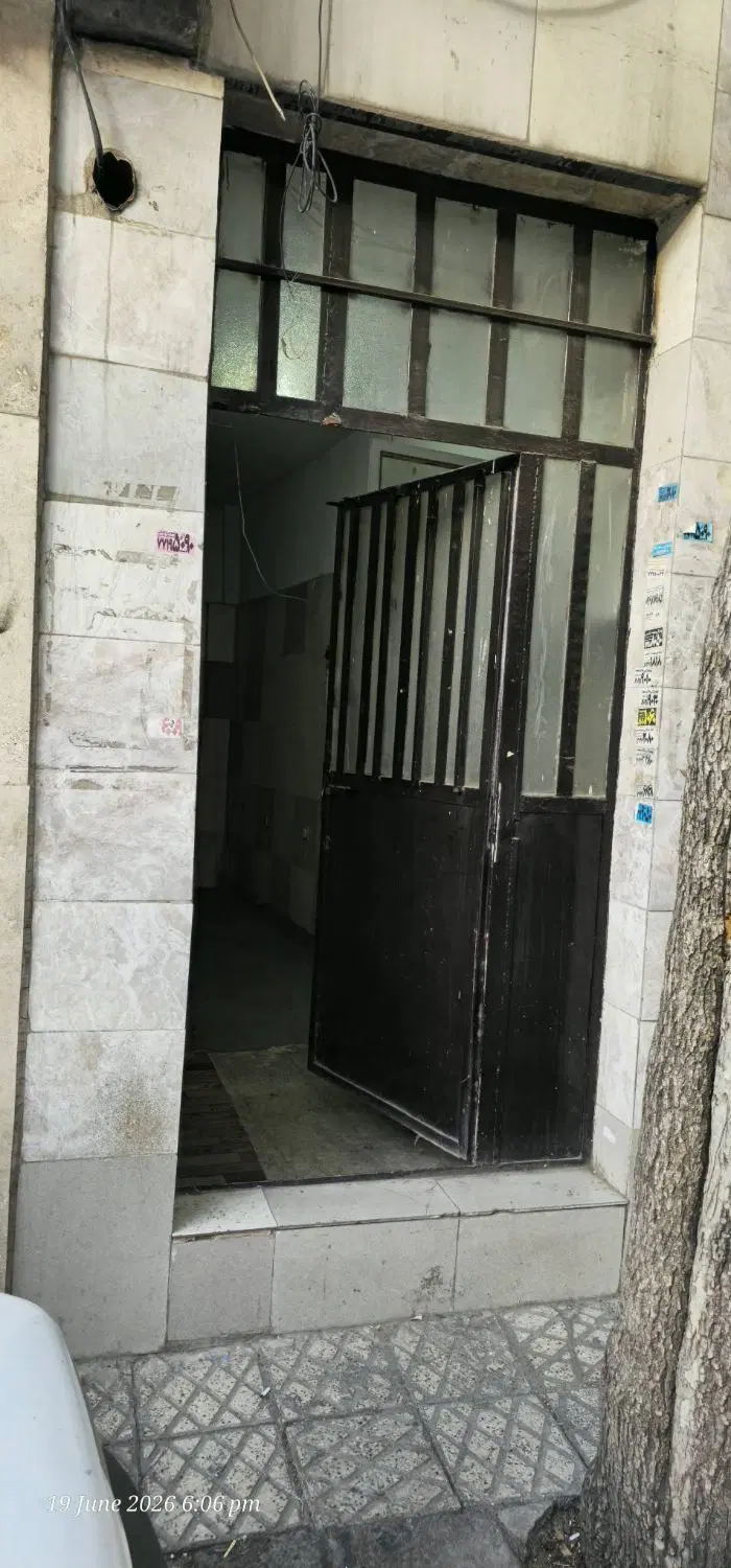 سویت ۱۸ متری تخلیه همکف مستقل  درب در خیابان
