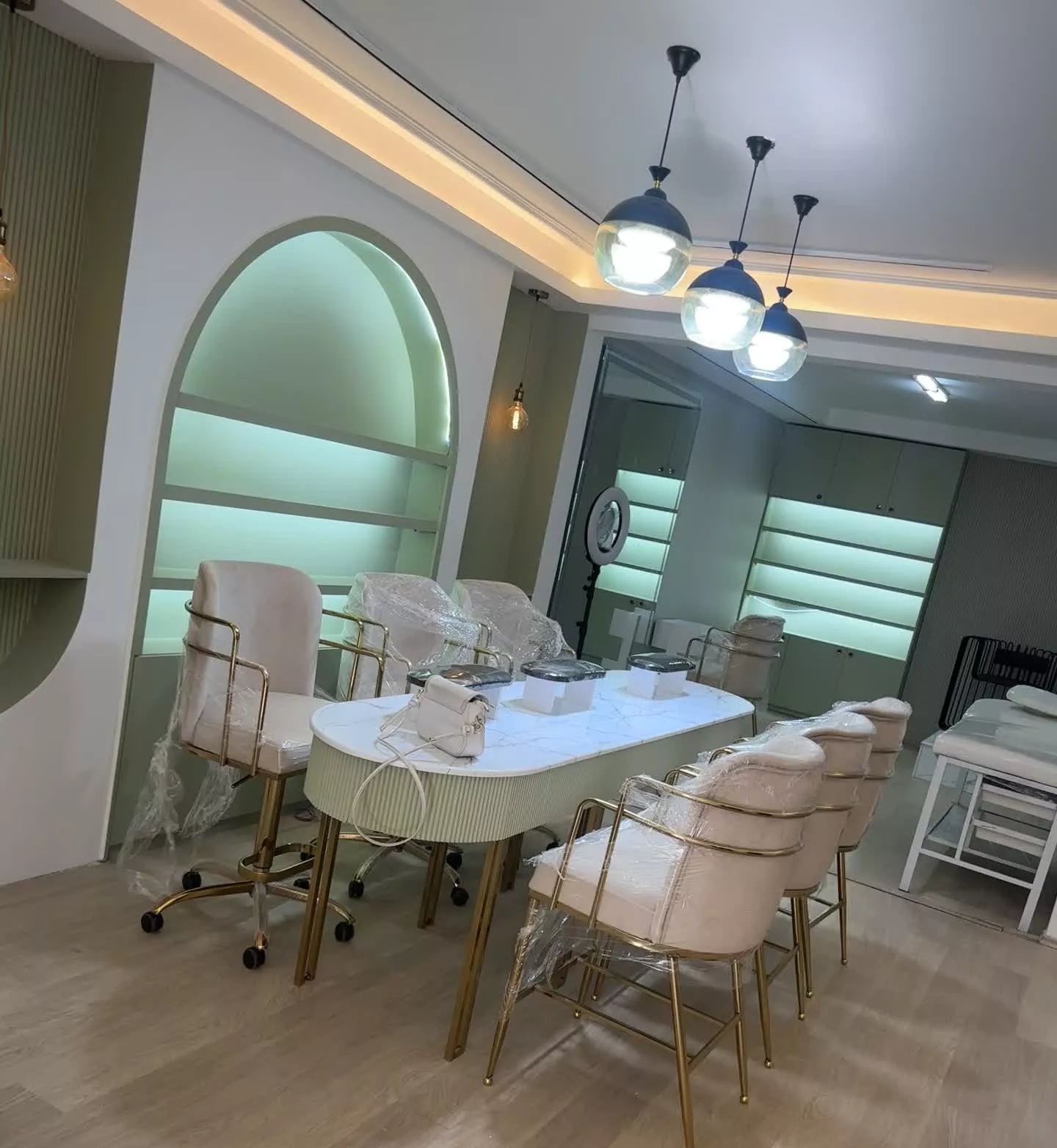 نیرو برای لاین در سالن زیبایی