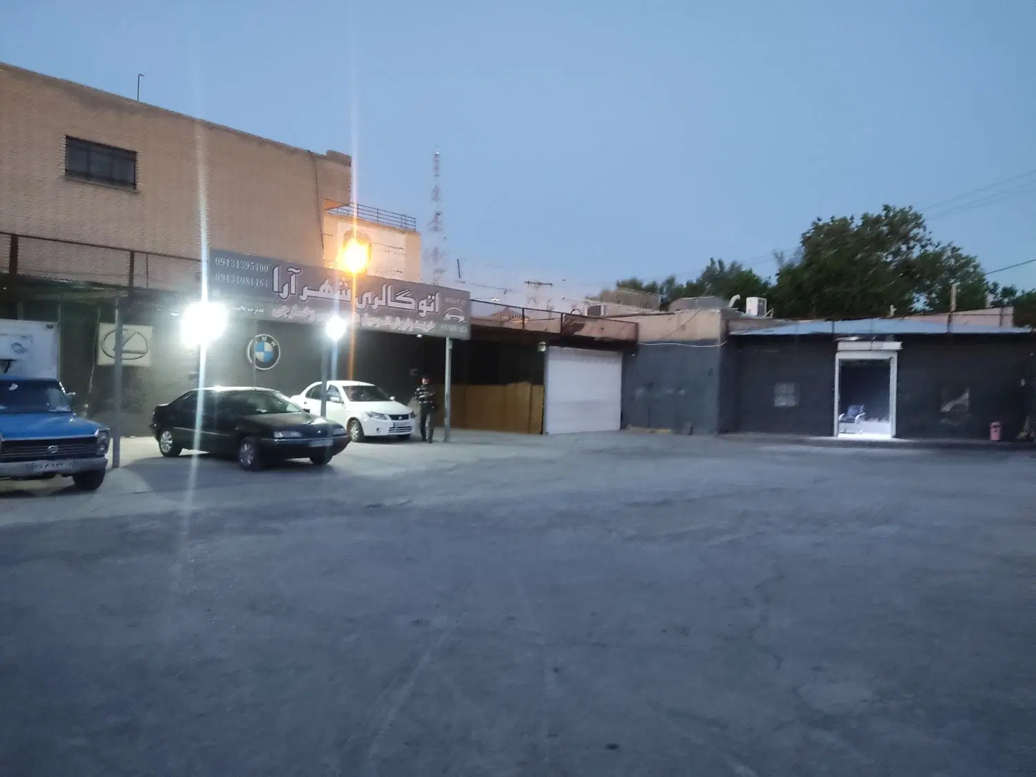ملک تجاری مجموعه خودرویی بر میدان پلاک ۱