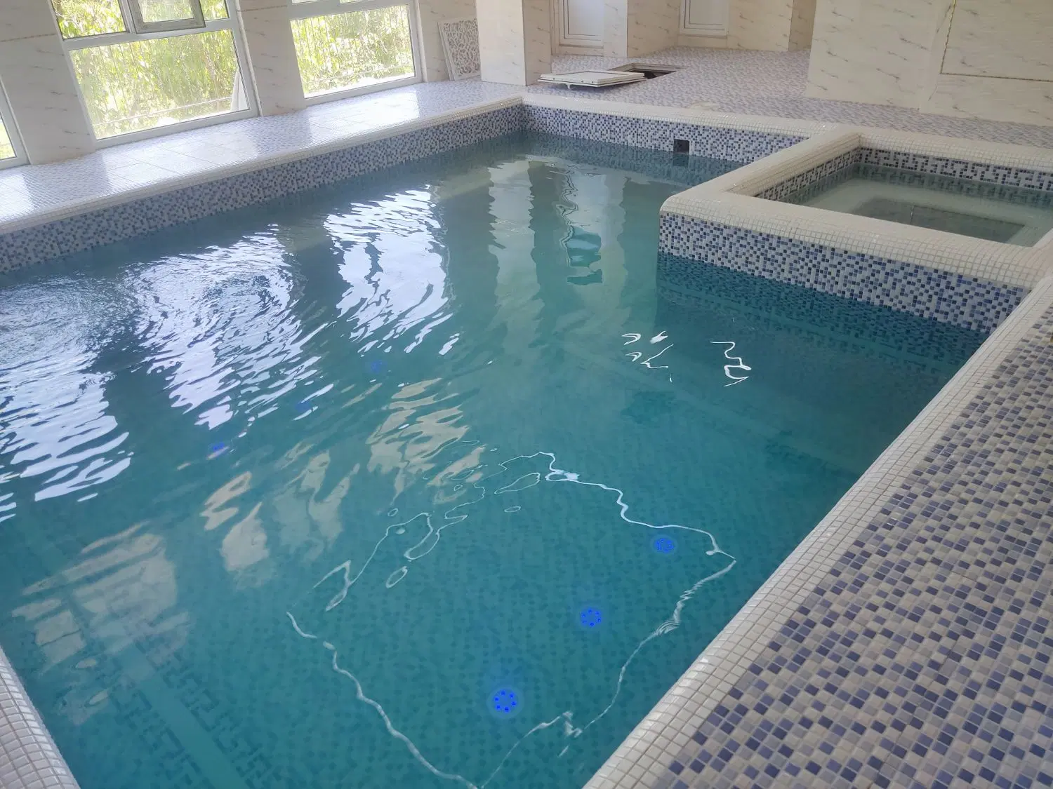 باغ ویلا همراه استخر آب گرم جکوزی