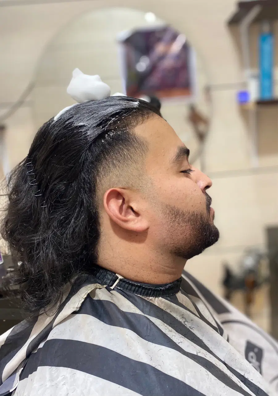 مغازه ارایشگاه مردانه بفروش میرسد