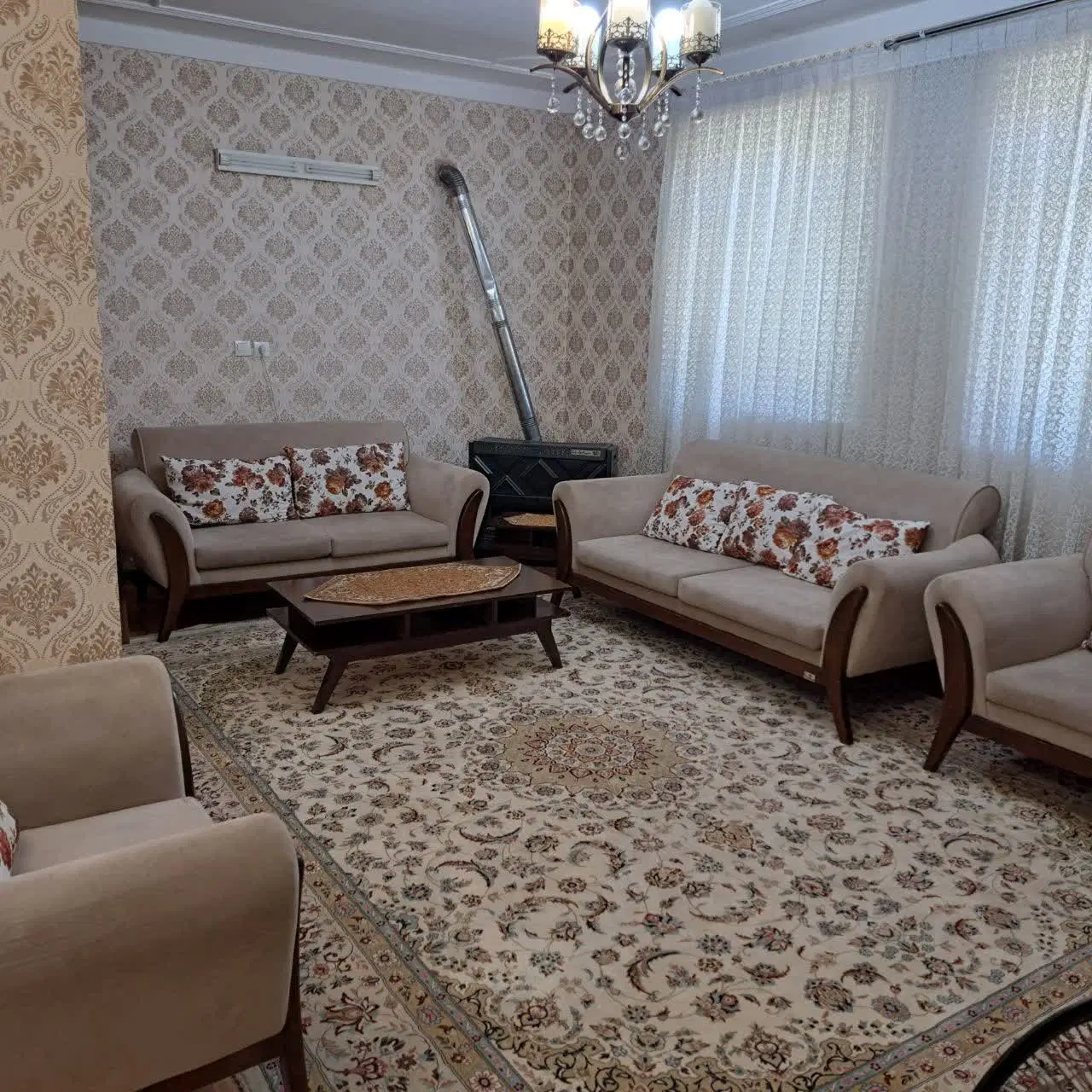 یک طبقه از خانه ویلایی راه مستقل