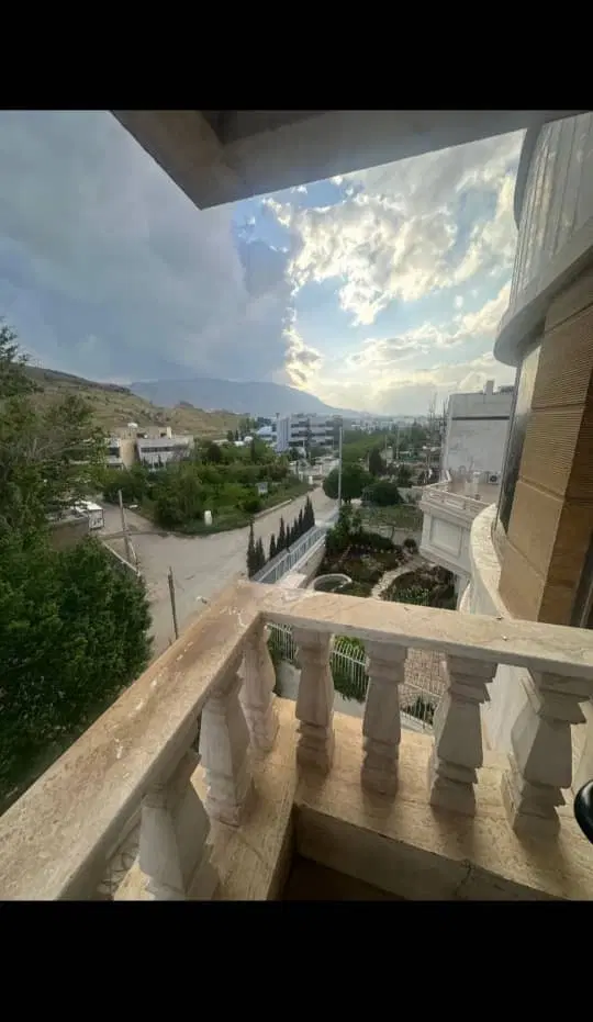 فروش دو خوابه سند دار شیک فاز یک صدرا