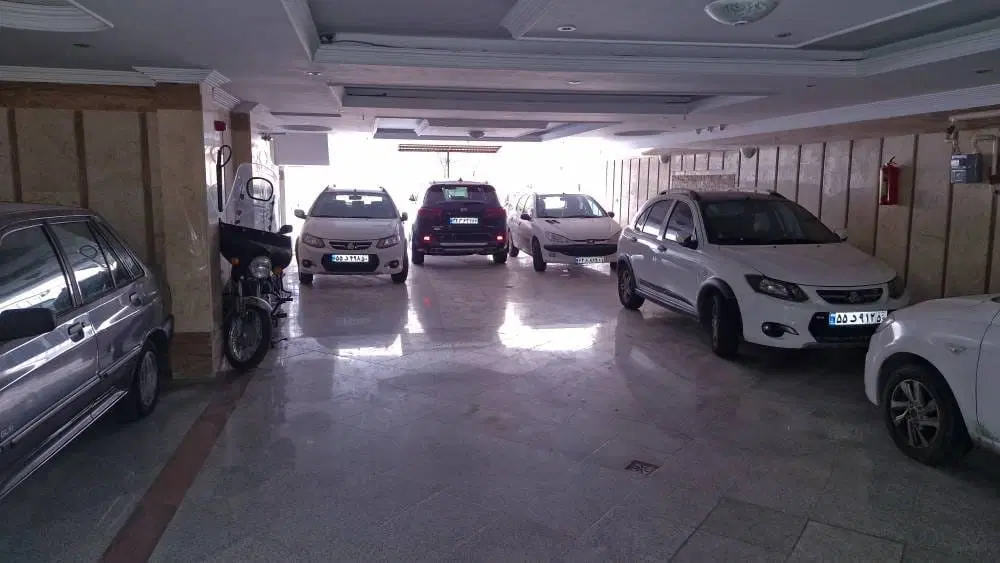 آپارتمان تک واحدی سه خواب