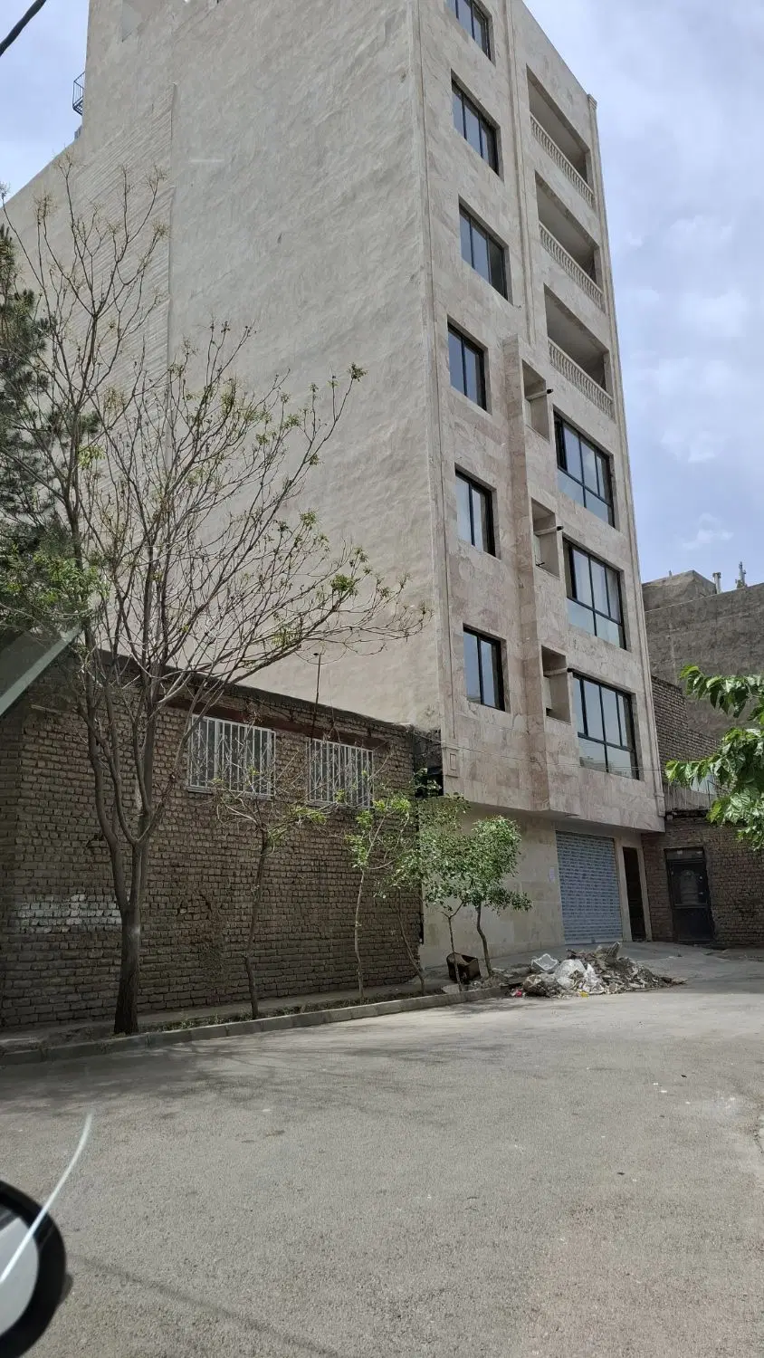 فروش ویلایی سیصد متری بلوار شهید آوینی ۴۵